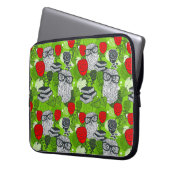 Eule in rote Rosen Laptopschutzhülle (Vorderseite Links)