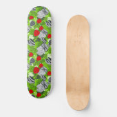 Eule in rote Rosen Skateboard (Vorderseite)