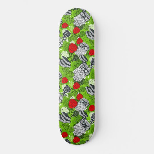 Eule in rote Rosen Skateboard (Vorderseite)