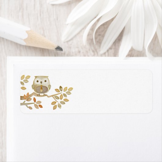 Eule mit Krawatte im Baumlabel (Insitu)