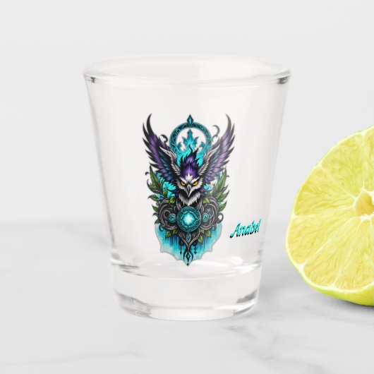 Eule mit magischen Elementen. Schnapsglas (Vorderseite)