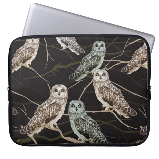 Eule sitzt auf einem Ast Laptopschutzhülle (Vorderseite)