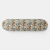Eule und Waldblattmuster Skateboard (Horizontal)