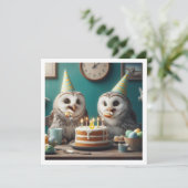 Eulen, die Kuchen essen, lustige Eule zum Geburtst Einladung (Stehend Vorderseite)
