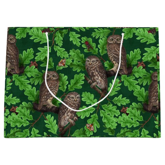 Eulen im Wald auf dunkelgrün Große Geschenktüte (Vorderseite)