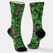 Eulen im Wald auf dunkelgrün Socken (Gewinkelt)