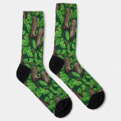Eulen im Wald auf dunkelgrün Socken (Rechts)