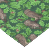 Eulen im Wald auf dunkelgrün Tischdecke (Schrägansicht)