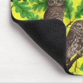 Eulen im Wald auf zitronengelb Mousepad (Ecke)