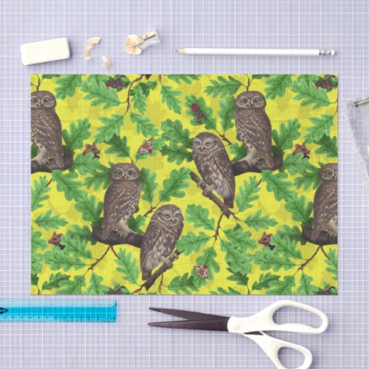 Eulen im Wald auf zitronengelb Seidenpapier (Handwerk)