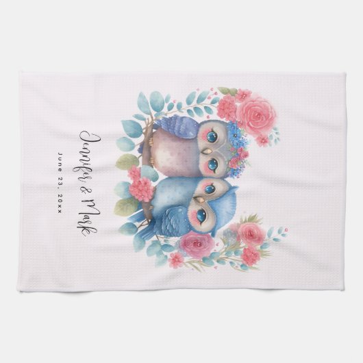 Eulen in der Liebe, die auf einer Hochzeit in eine Geschirrtuch (Horizontal)