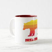 Eureka Springs Arkansas Rainbow Bear Zweifarbige Tasse (Vorderseite Links)