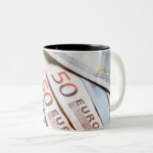 Euro-Banknoten Nahaufnahme-Foto Geldersparnis Fi Zweifarbige Tasse