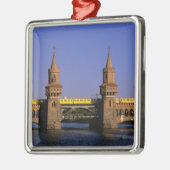 Europa, Deutschland, Berlin. Kreuzberg, Oberbaum Ornament Aus Metall (Links)