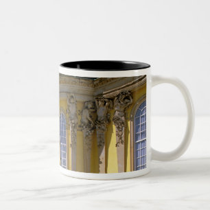 Europa, Deutschland, Potsdam. Park Sanssouci, 3 Zweifarbige Tasse