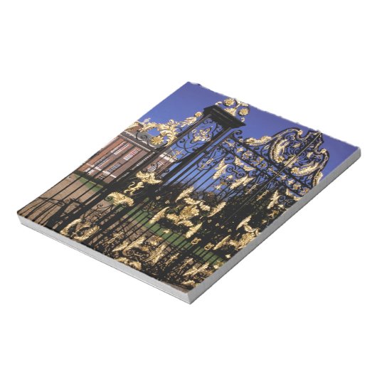 Europa, England, London. Gilded Gate außerhalb von Notizblock (Rotiert)