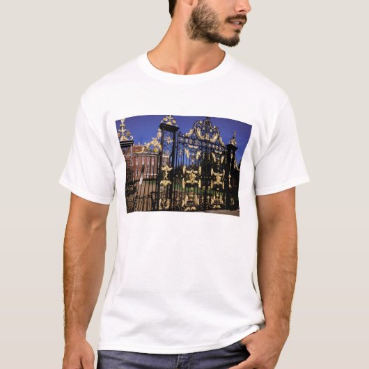 Europa, England, London. Gildengate außerhalb von  T-Shirt (Vorderseite)