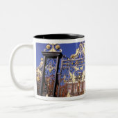 Europa, England, London. Gildentor außerhalb Zweifarbige Tasse (Links)