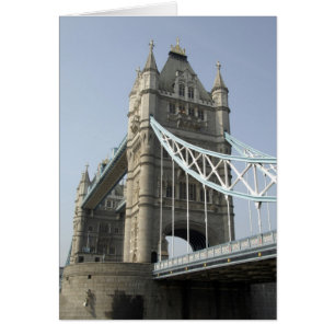 Europa, England, London. Tower Bridge über dem