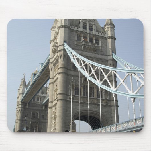 Europa, England, London. Tower Bridge über Mousepad (Vorne)