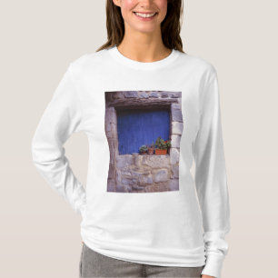 Europa, Frankreich, Cereste. Eine blaue Tür fügt F T-Shirt