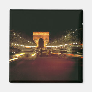 Europa, Frankreich, Paris. Abendverkehr hetzt Magnet