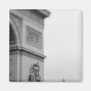 Europa, Frankreich, Paris. Arc de Triomphe und 2 Magnet