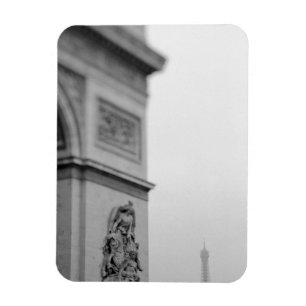 Europa, Frankreich, Paris. Arc de Triomphe und 2 Magnet