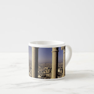 Europa, Frankreich, Paris, Blick auf Paris durch Espressotasse