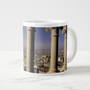 Europa, Frankreich, Paris, Blick auf Paris durch Jumbo-Tasse