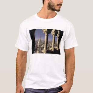 Europa, Frankreich, Paris, Blick auf Paris durch T-Shirt