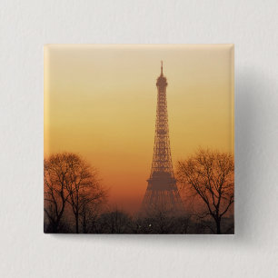 Europa, Frankreich, Paris. Eiffelturm (Mittel Button