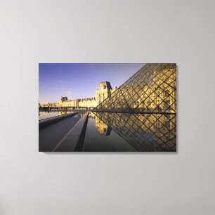 Europa, Frankreich, Paris. Louvre und Glas Leinwanddruck