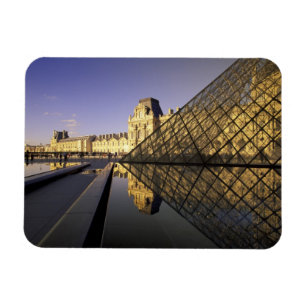 Europa, Frankreich, Paris. Louvre und Glas Magnet