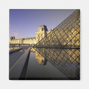 Europa, Frankreich, Paris. Louvre und Glas Magnet