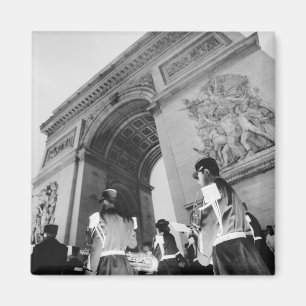 Europa, Frankreich, Paris. Militärische Zeremonie Magnet