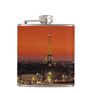 Europa, Frankreich, Paris. Sonnenblick auf Eiffel Flachmann