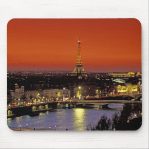 Europa, Frankreich, Paris. Sonnenblick auf Eiffel Mousepad
