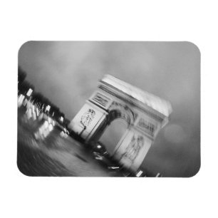 Europa, Frankreich, Paris. Spinning Arc de Triomph Magnet