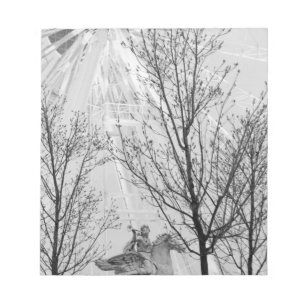 Europa, Frankreich, Paris. Statue und Riesenrad, Notizblock