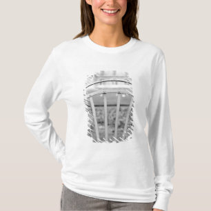 Europa, Frankreich, Paris. Stuhl, Jardin du T-Shirt