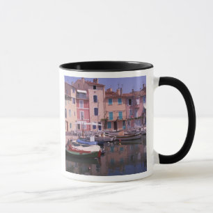Europa, Frankreich, Provence, Martigues. Spiegel d Tasse