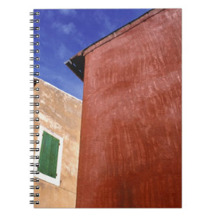 Europa, Frankreich, Roussillon. Farbige Wände Notizblock