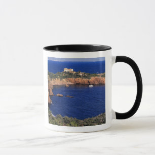 Europa, Frankreich, Theoule-sur-Mer. Ein ziegelged Tasse