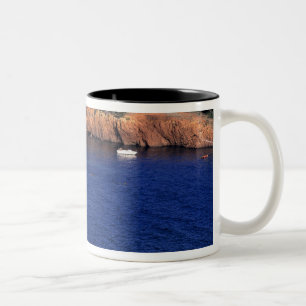 Europa, Frankreich, Theoule-sur-Mer. Ein ziegelged Zweifarbige Tasse