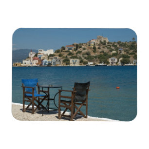 Europa, Griechenland, Kastellorizo: Stühle am Rand Magnet