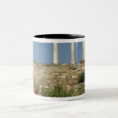 Europa, Griechenland, Kykladen, Delos. Spaltruinen Zweifarbige Tasse (Mittel)
