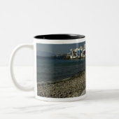 Europa, Griechenland, Mykonos. Die Aussicht aufs M Zweifarbige Tasse (Links)