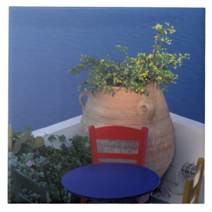 Europa, Griechenland, Santorini. Terrasse mit Meer Fliese