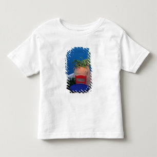 Europa, Griechenland, Santorini. Terrasse mit Meer Kleinkind T-shirt